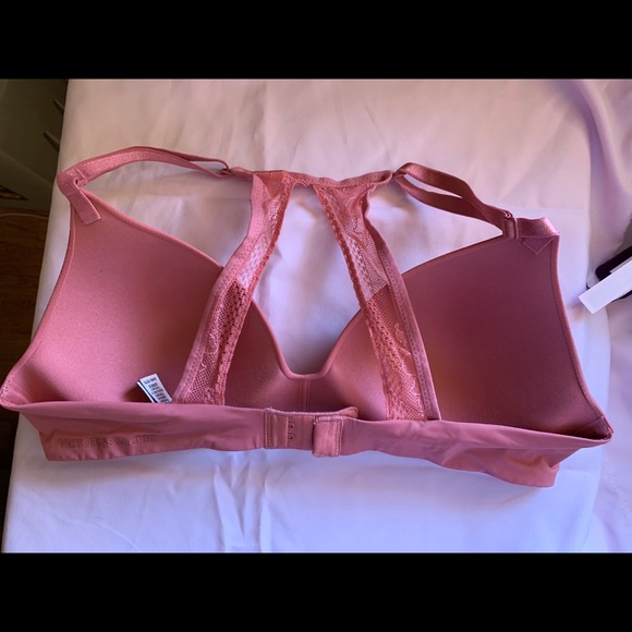 Victoria’s Secret wireless, lightly lined bras. - Picture 2 of 4